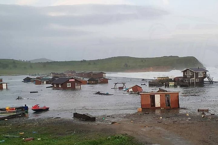 База сильно пострадала во время тайфуна «Майсак»