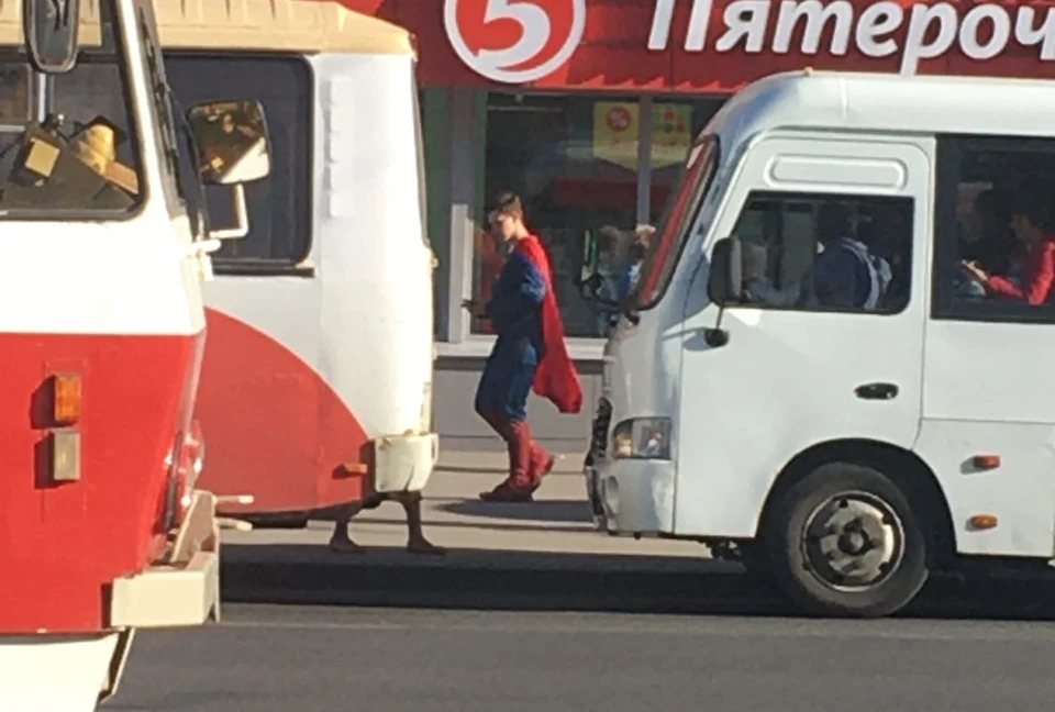 «Встретил Супермена. Что делать?» – задается вопросом автор фотографий. Фото: vk.com/life_samara.