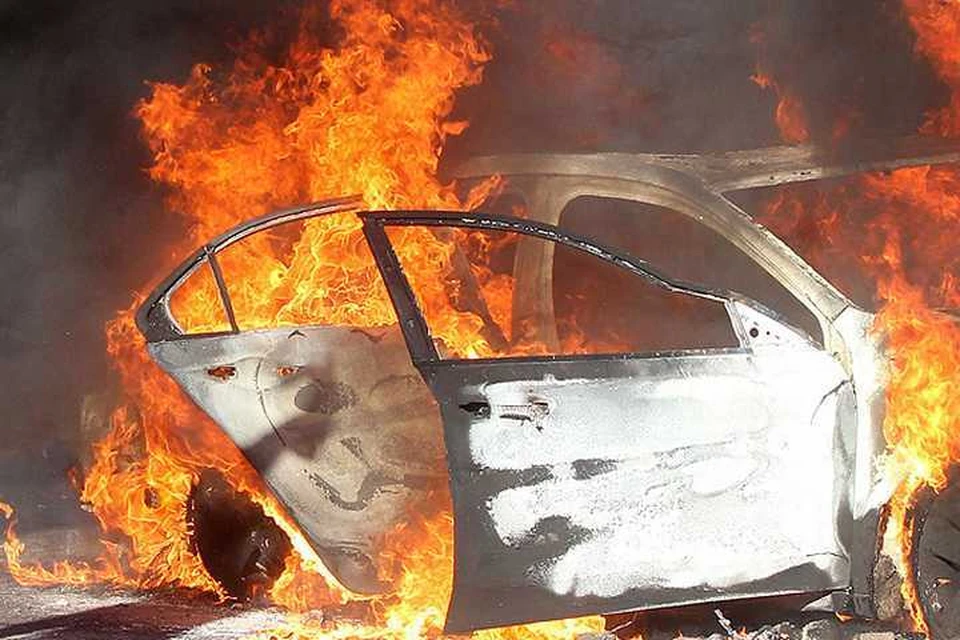Волгоградец едва не погиб в своем гараже. А в Волжском сгорел БМВ