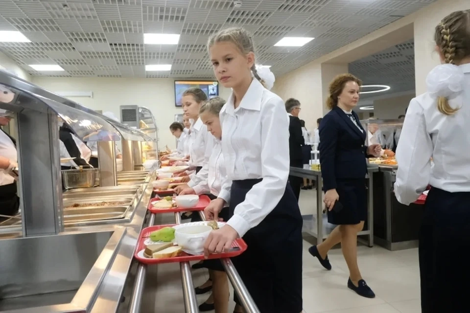 В Санкт-Петербурге подорожает стоимость льготного питания в 2021 году.