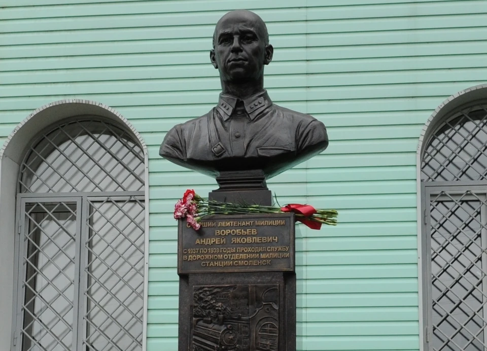 В Смоленске открыли бюст герою войны Андрею Воробьеву. Фото: пресс-служба линейного отдела МВД России на станции Смоленск.