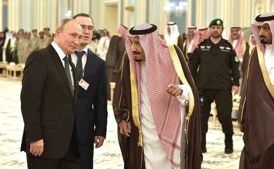 Путин и король Саудовской Аравии обсудили российскую вакцину от COVID-19