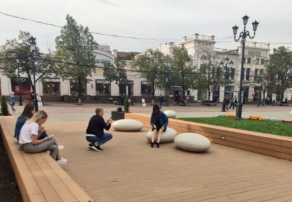 В зоне отдыха установили камни времени.