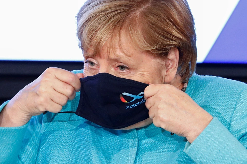 На посту канцлера Ангела Меркель зарабатывает в месяц около 18 тысяч евро. К этой сумме нужно прибавить половинную зарплату депутата бундестага