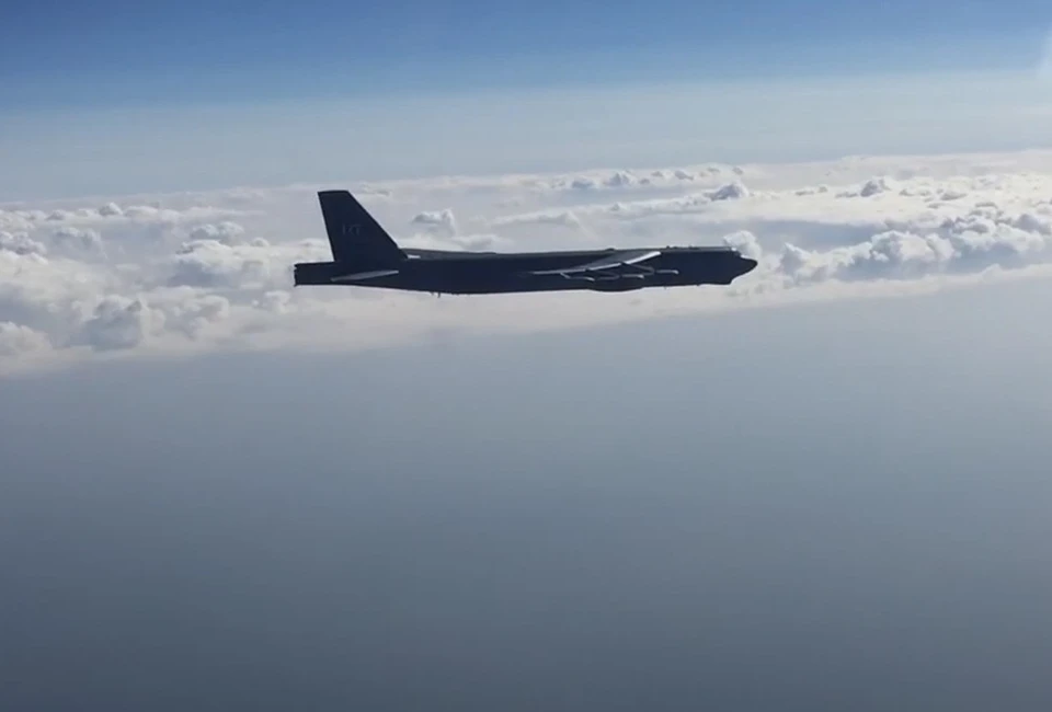 Видео перехвата российскими истребителями бомбардировщиков В-52Н США появилось в сети. Фото: кадр из видео
