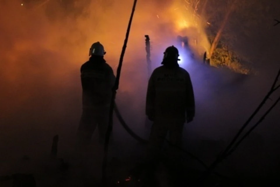 Ночью сгорел дом в Ярцевском районе под Смоленском