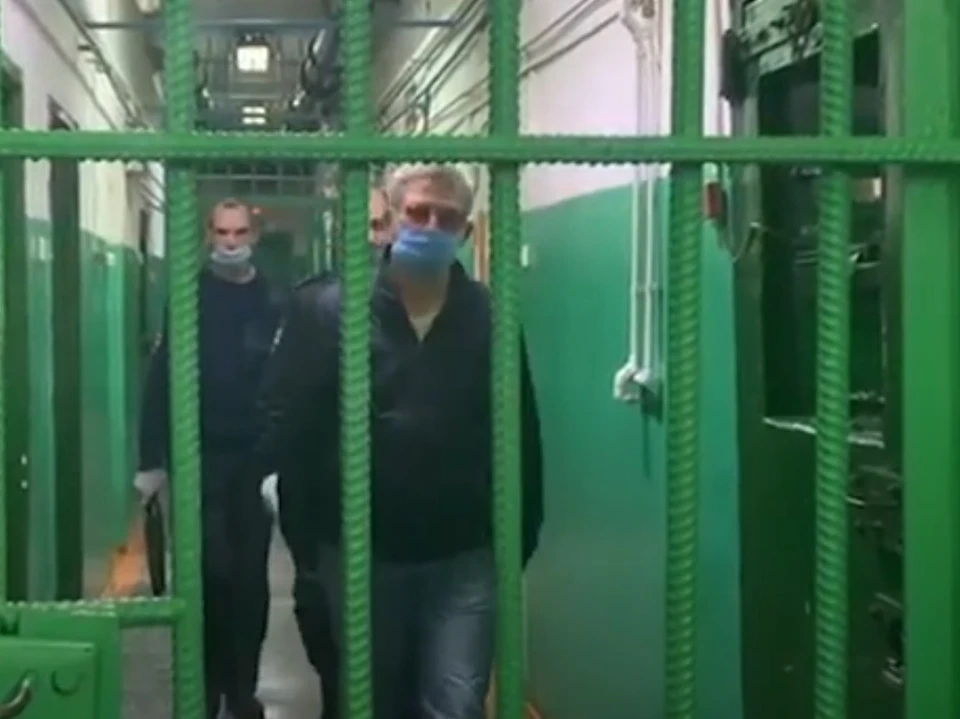 Появилось видео задержания находившегося в федеральном розыске главы района в Красноярском крае. Фото: стоп-кадр видео СК РФ.