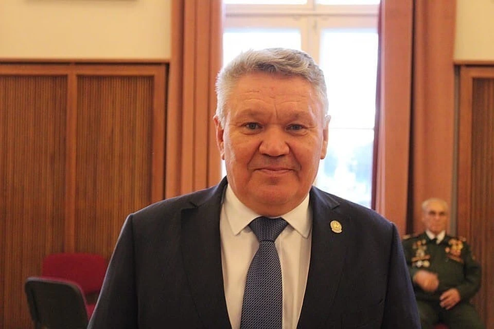 Бурганов был отстранен от должности главы ведомства и заместителя премьер-министра Татарстана утром, 17 сентября, в связи с переходом на другую работу.