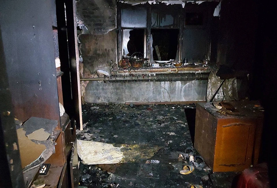 Опубликованы фотографии пожара в Володарском районе, где сгорели муж и жена.