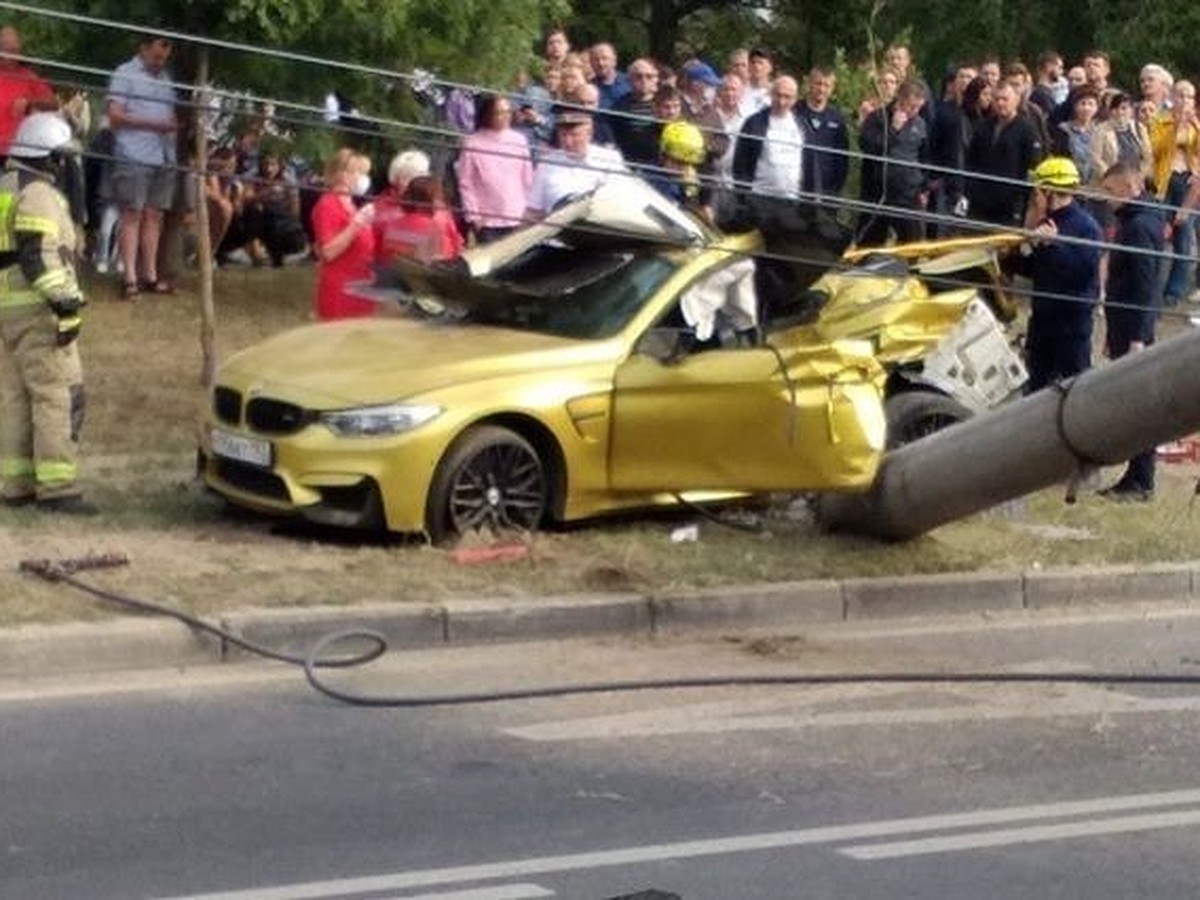 Трое погибших: лихач на BMW, врезавшийся в столб в Краснодаре, скончался на  месте - KP.RU