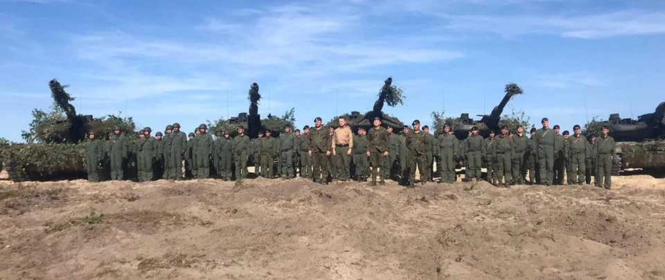 На российской и белорусской границах все больше польских и американских танков.