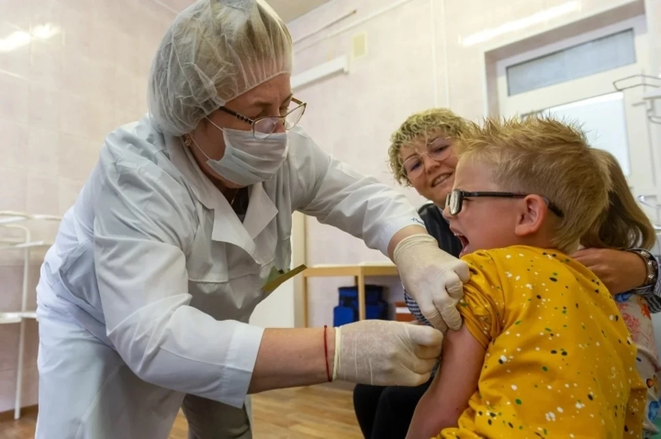 Прививку от гриппа сделали почти 1 миллиону петербуржцев.