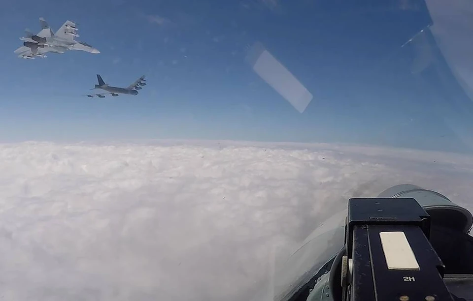 Перехват бомбардировщиков истребителем Су-27