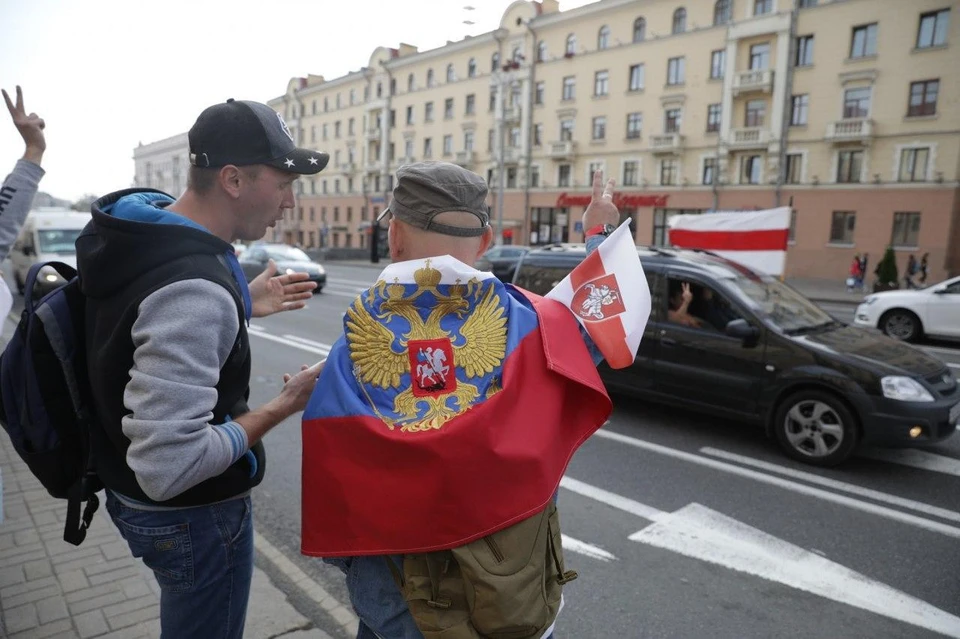 На белорусских митингах не редкость российские флаги