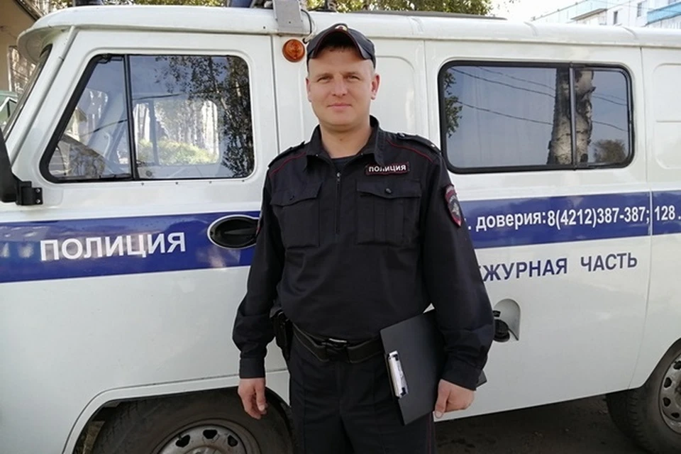 В Советской Гавани участковый помог потерявшейся и голодающей старушке