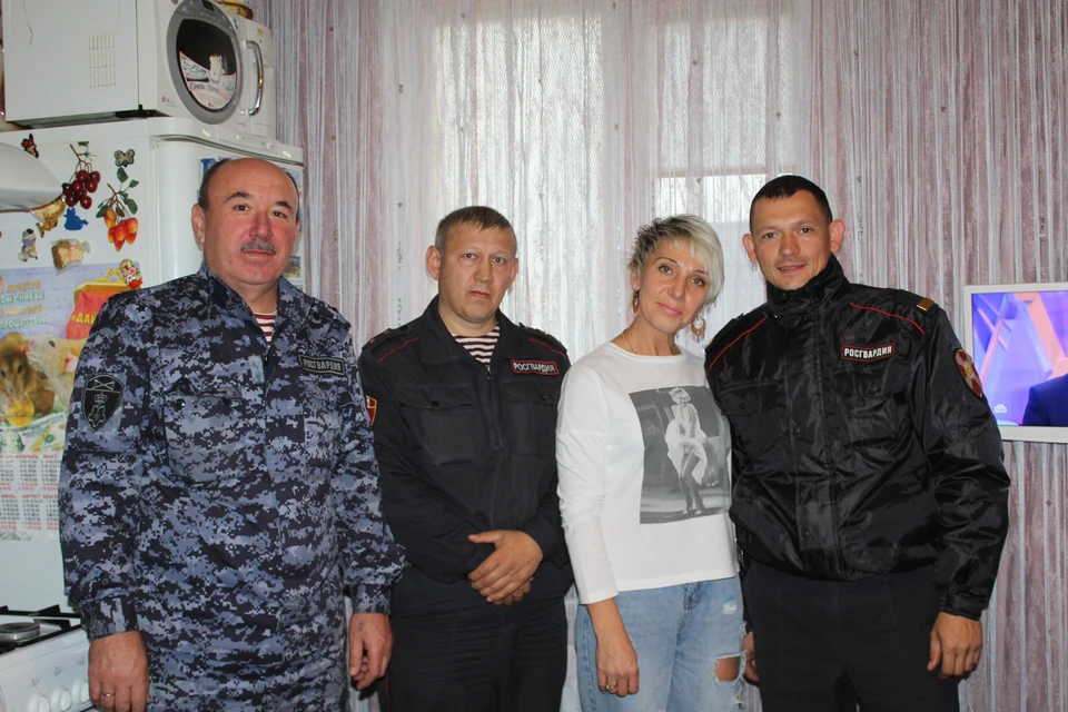Женщина обратилась за помощью к росгвардейцам