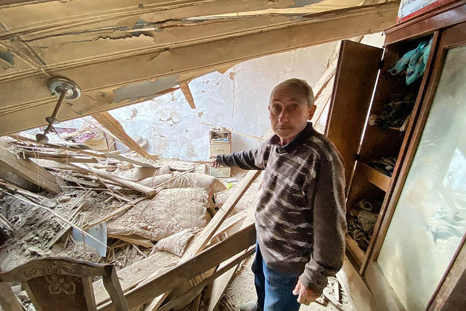 В одном из пострадавших домов села Мартуни, Нагорный Карабах.