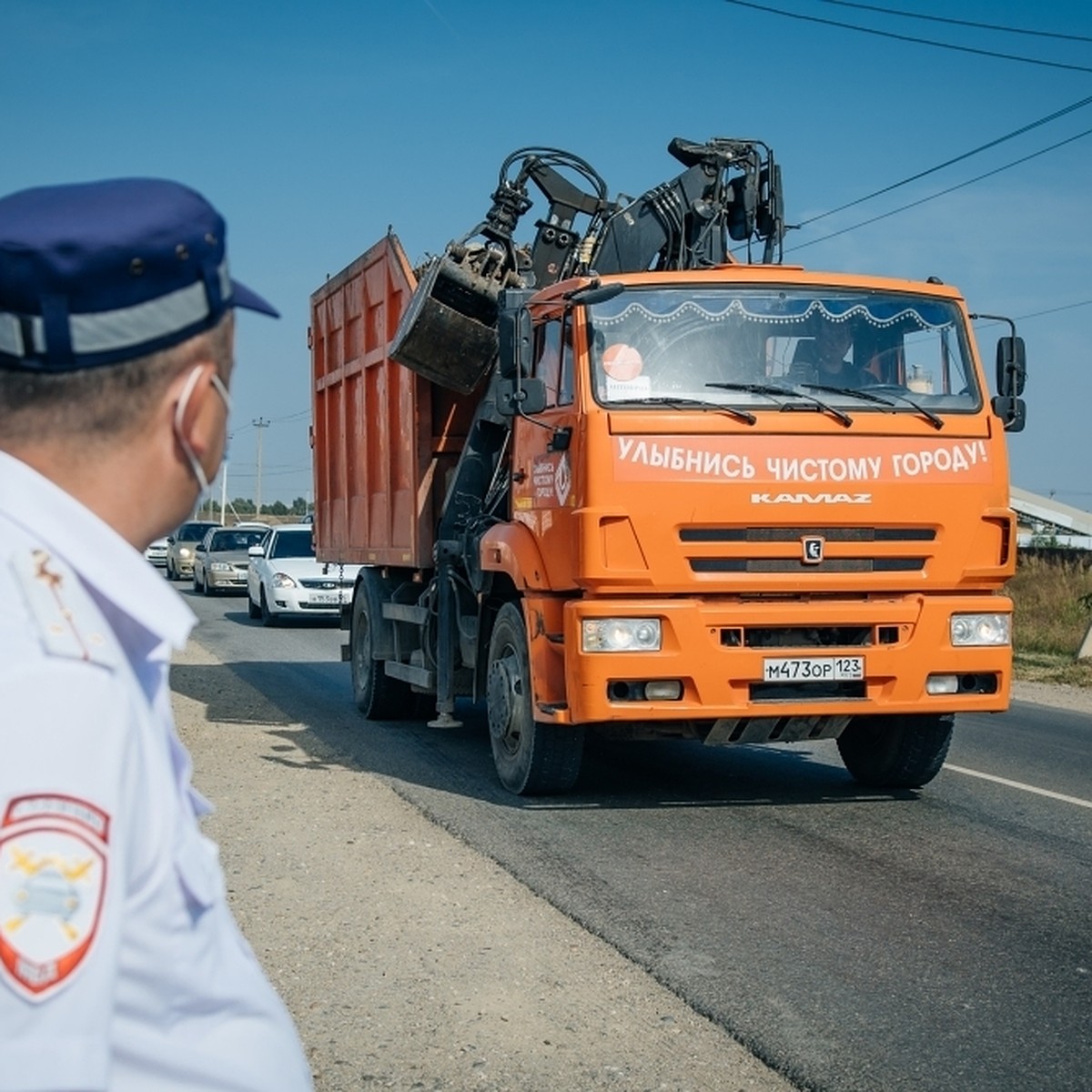 В Краснодаре за сутки задержали четыре нелегальных мусоровоза - KP.RU