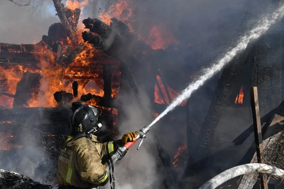 Труп мужчины обнаружен в сгоревшем доме в Кузбассе