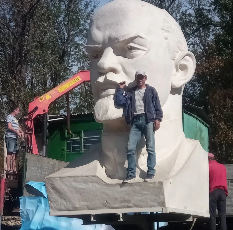 Знаменитый бюст Ленина. Фото: Петр Костин