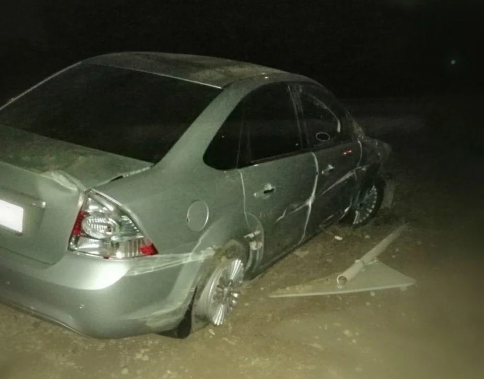 Автомобиль после столкновения с пешеходом вынесло в кювет