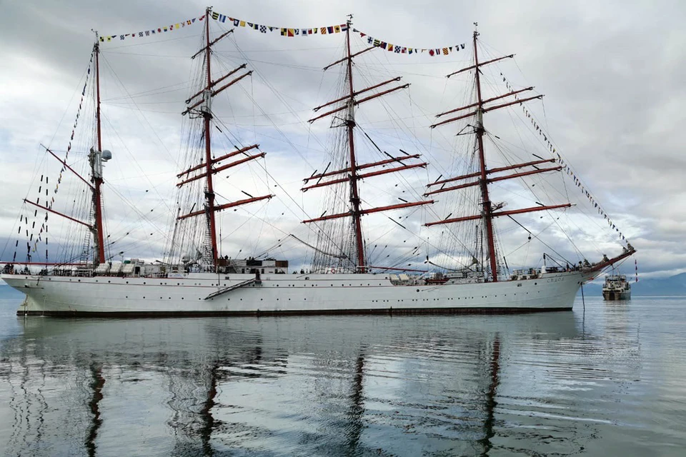 "Седов" - самое большое учебное парусное судно в мире. Фото - Виктор Гуменюк