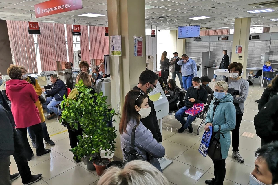 Люди не расходились в надежде, что все починят быстро.