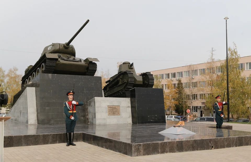 На площади Славы в Нижнем Новгороде установлена стела с именами сормовичей - Героев Советского Союза и полных кавалеров ордена Славы. Фото: администрация Нижнего Новгорода