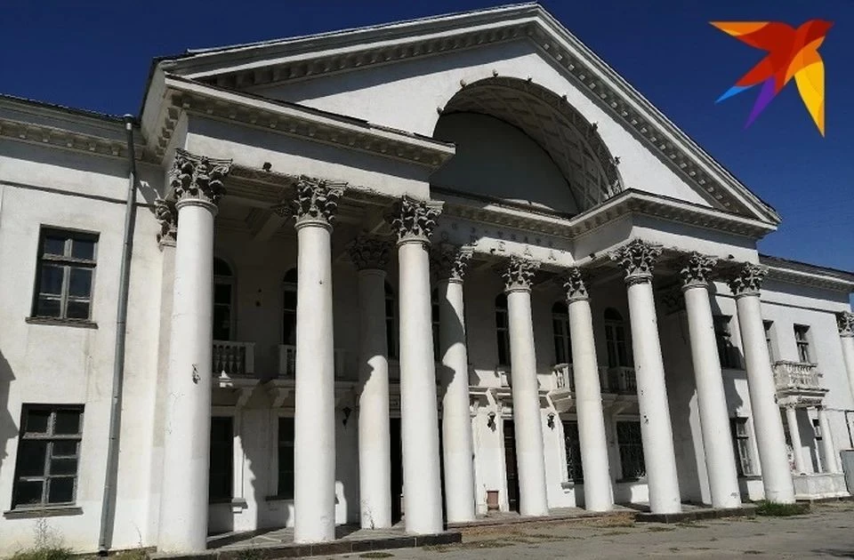 Завершить реконструкцию здания должны к 2023 году.