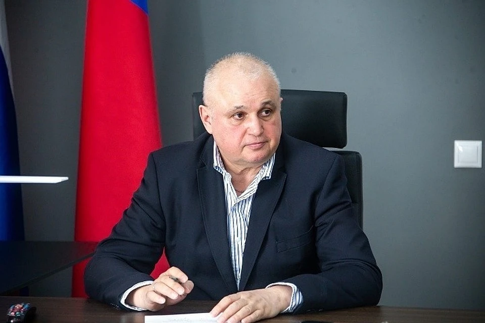 Губернатор Сергей Цивилев готовится к отчетной конференции «700 дней. Строим Кузбасс». Фото: Пресс-служба АПК