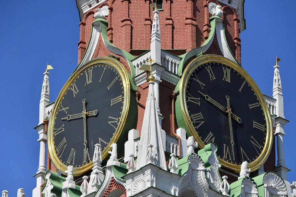Куранты на Спасской башне Кремля.