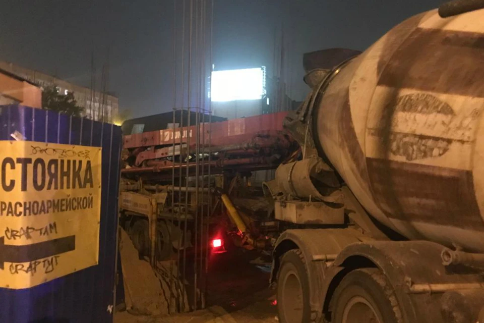 В центре Ростова бетон разлился по проезжей части и повредил 10 автомобилей. Фото: ГИБДД по РО