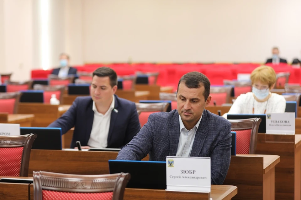 Председатель комитета Кирилл Макаров отметил, что все необходимые документы и материалы к проекту закона поступили в соответствии с краевым бюджетным законодательством