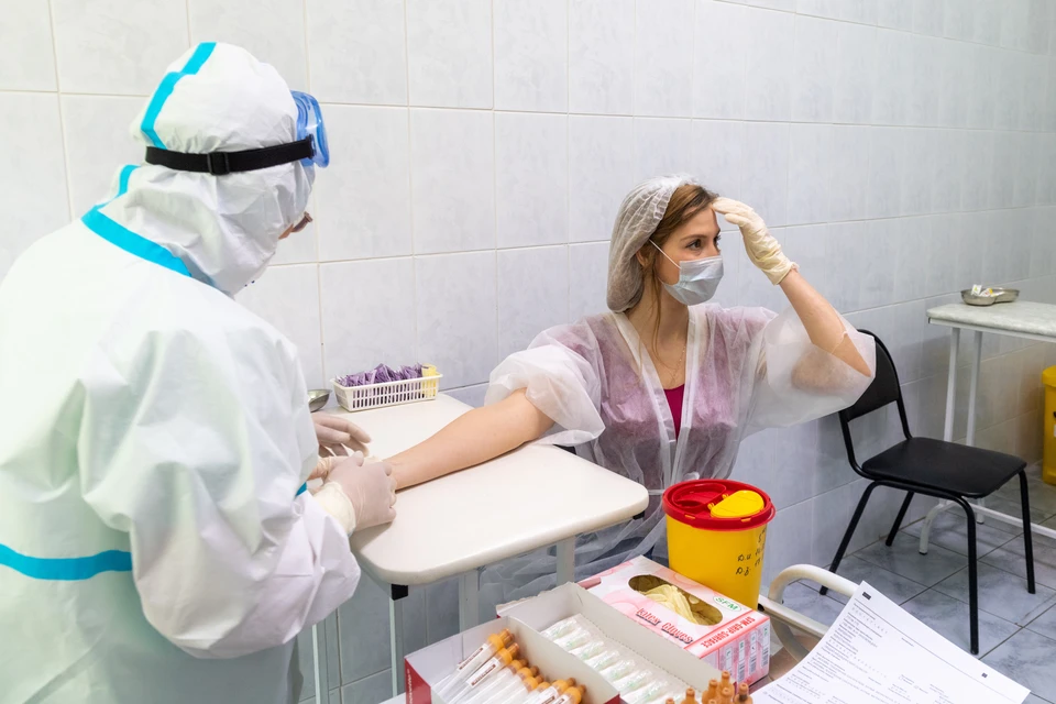 Мурашко назвал возможную дату начала массовой вакцинации против коронавируса
