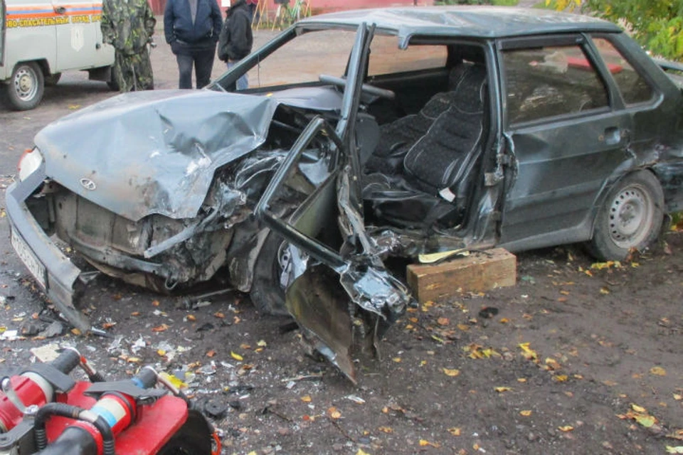Авария случилась вчера, 16 октября, в деревне Белогостицы Ростовского района. ФОТО: твиттер МЧС Ярославль