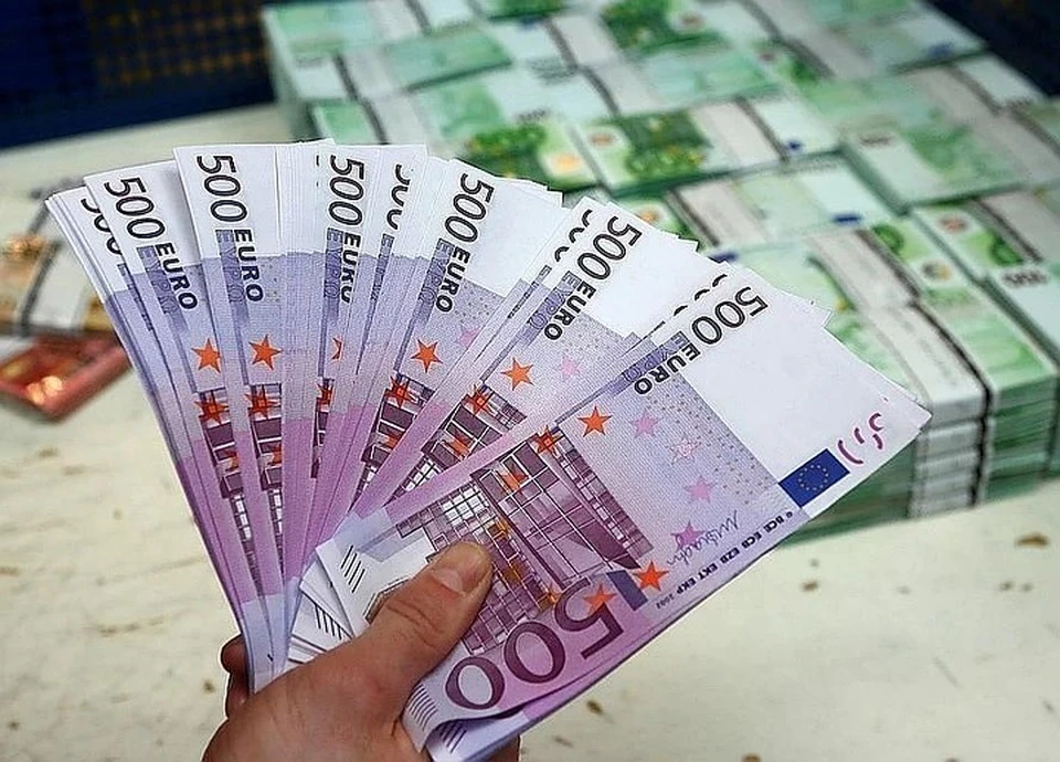 Курс евро поднялся выше 92 рублей