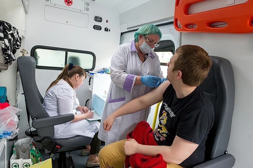 В Москве действуют мобильные пункты вакцинации от гриппа