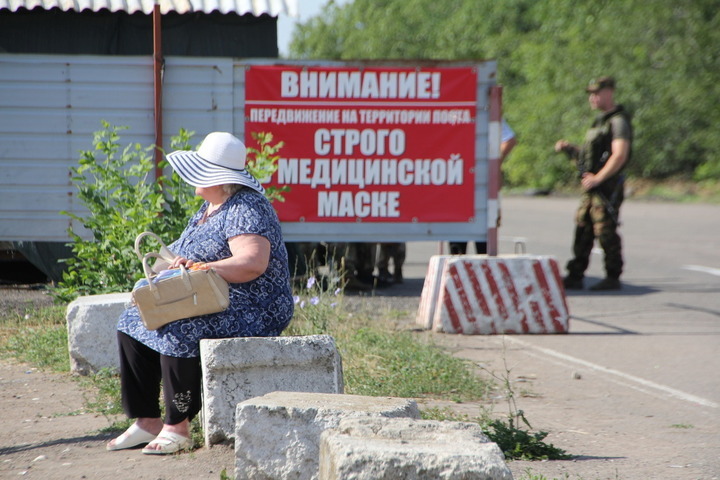 Сотни тысяч жителей ДНР лишены возможности проехать через пункты пропуска на линии соприкосновения в Донбассе