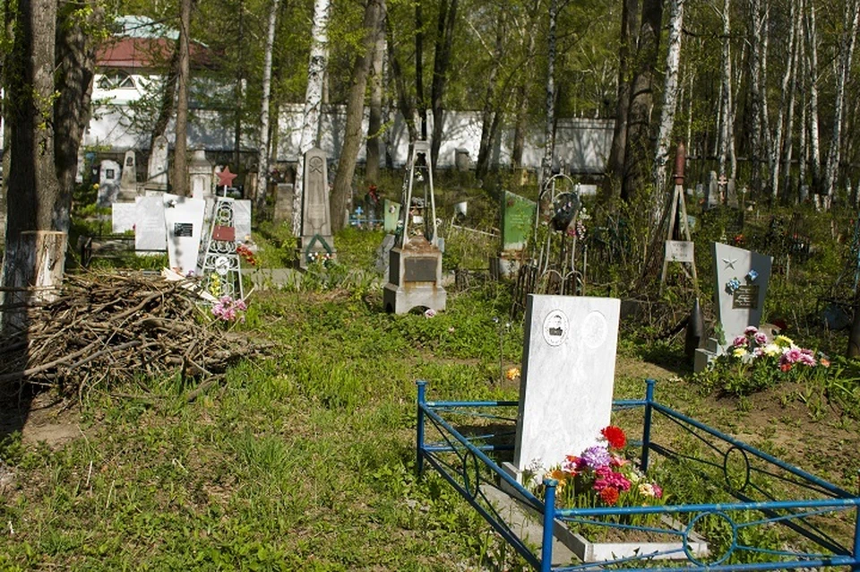 Мужчина похоронил убитого собутыльника в чужой могиле