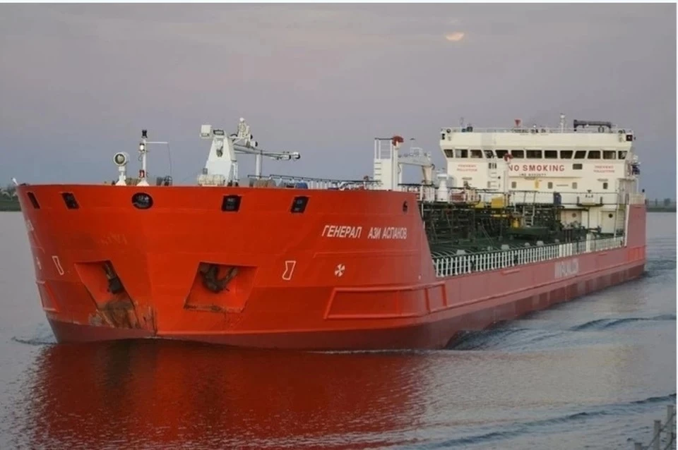 В Азовском море завершились поиски троих моряков с нефтяного танкера.