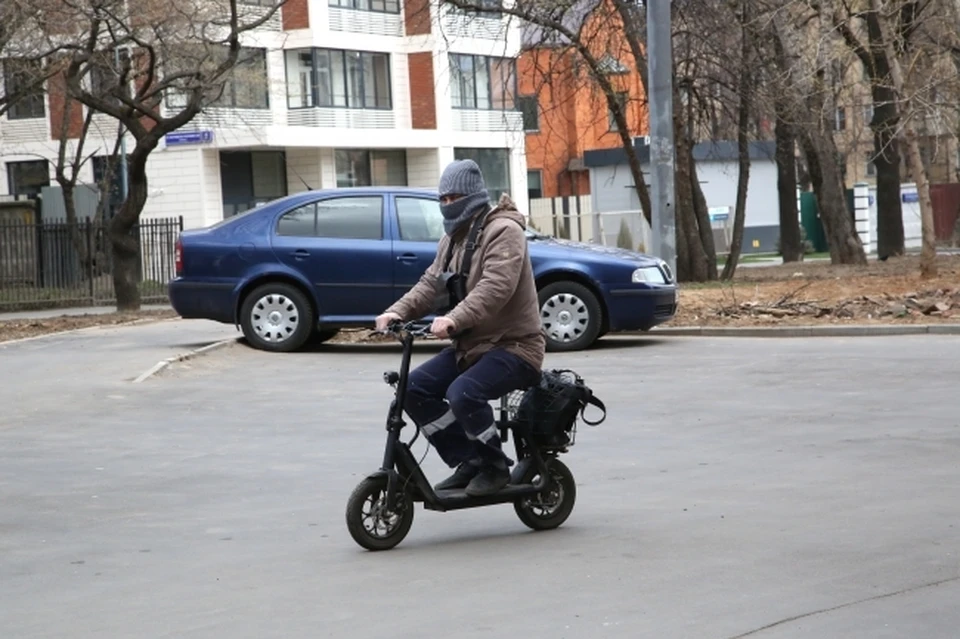Астраханец не понял как работает электросамокат и выкинул его в воду