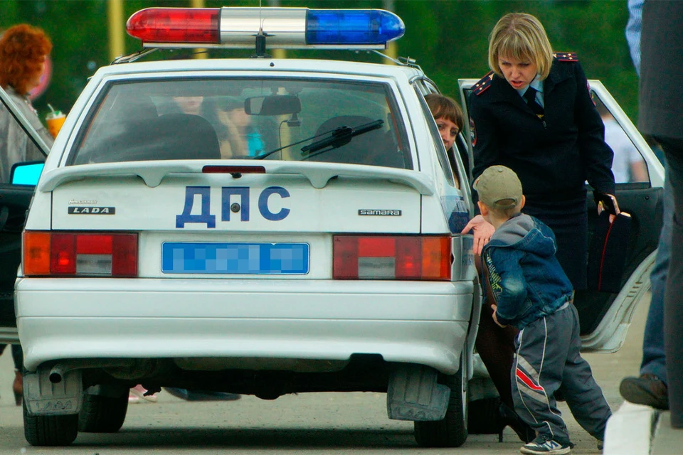 Полиция передала мальчика медикам.