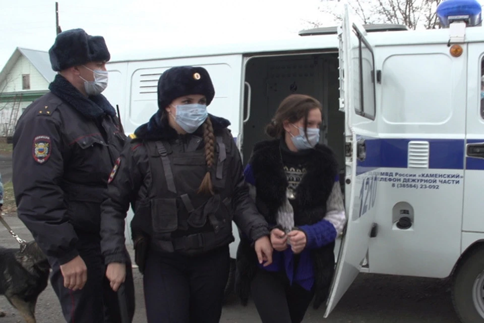 Двух подозреваемых задержали, ведется розыск из сообщницы