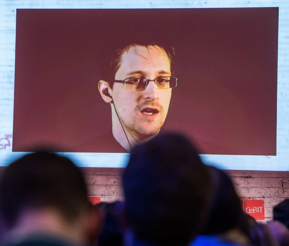 Эдвард Сноуден принял решение подать заявление на двойное американо-российское гражданство