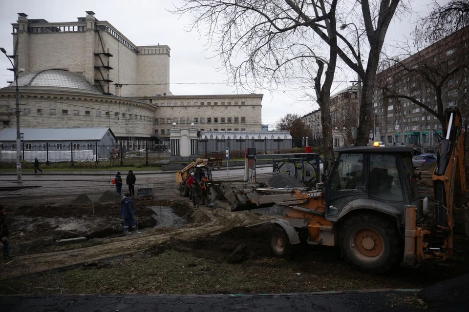 В Новосибирске в сквере за оперным театром появятся новые пешеходные дорожки, фонари и скамейки. Фото: пресс-служба мэрии города Новосибирска