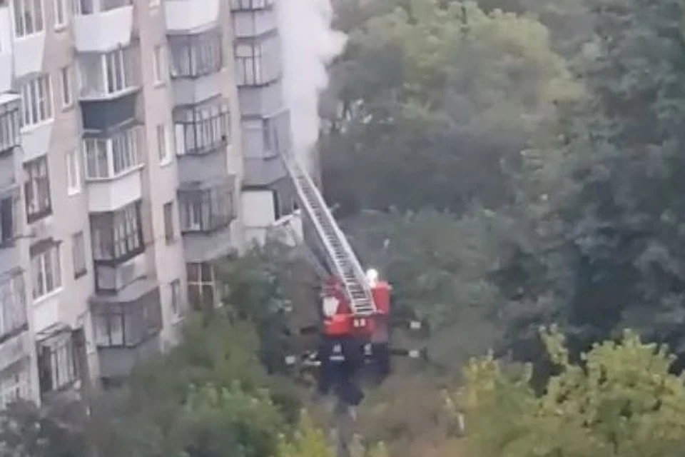 Пожар вспыхнула на первом этаже дома № 16 по улице Уральская в Миассе. Фото: vk.com/Ольга Гасникова