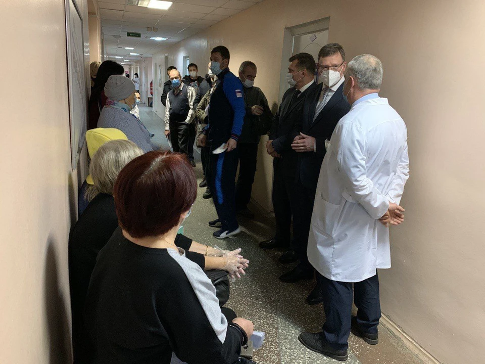 Появилось фото со встречи Александра Буркова с жителями.