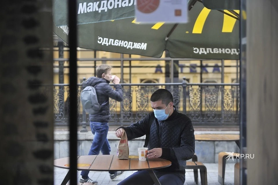 Во всех людных местах жители Екатеринбурга присутствуют в масках