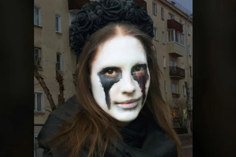 "Я буду пугать коронавирус весь ноябрь": рок-певица вышла на улицы Улан-Удэ в костюме ковидного ада. Фото: личная страница Натальи Семеновой.