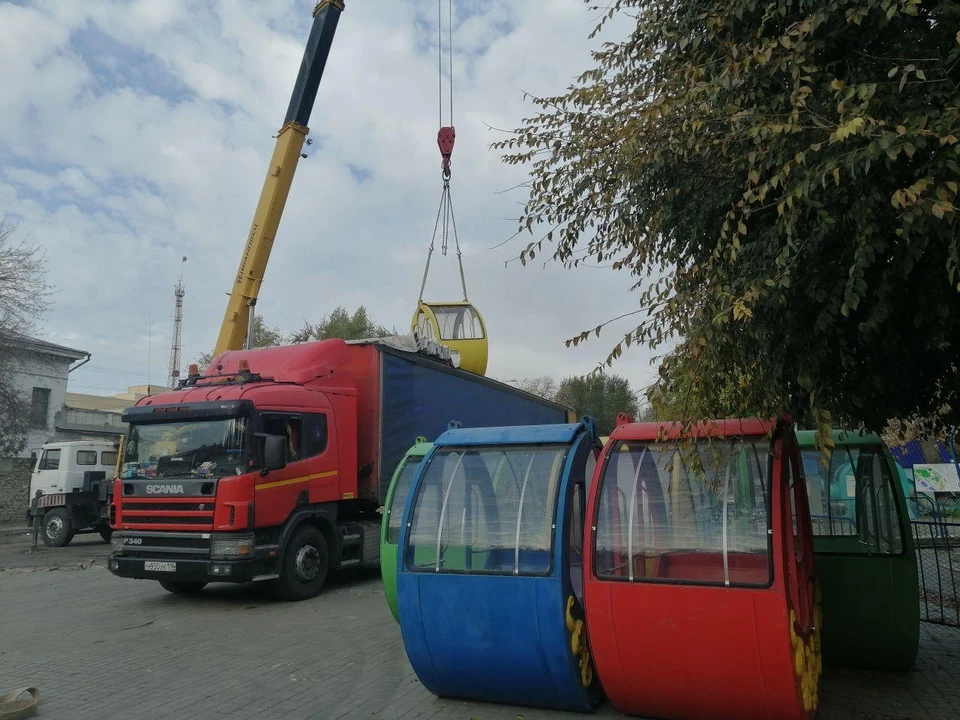 Колесо аккуратно разобрали и увезли в Ижевск.
